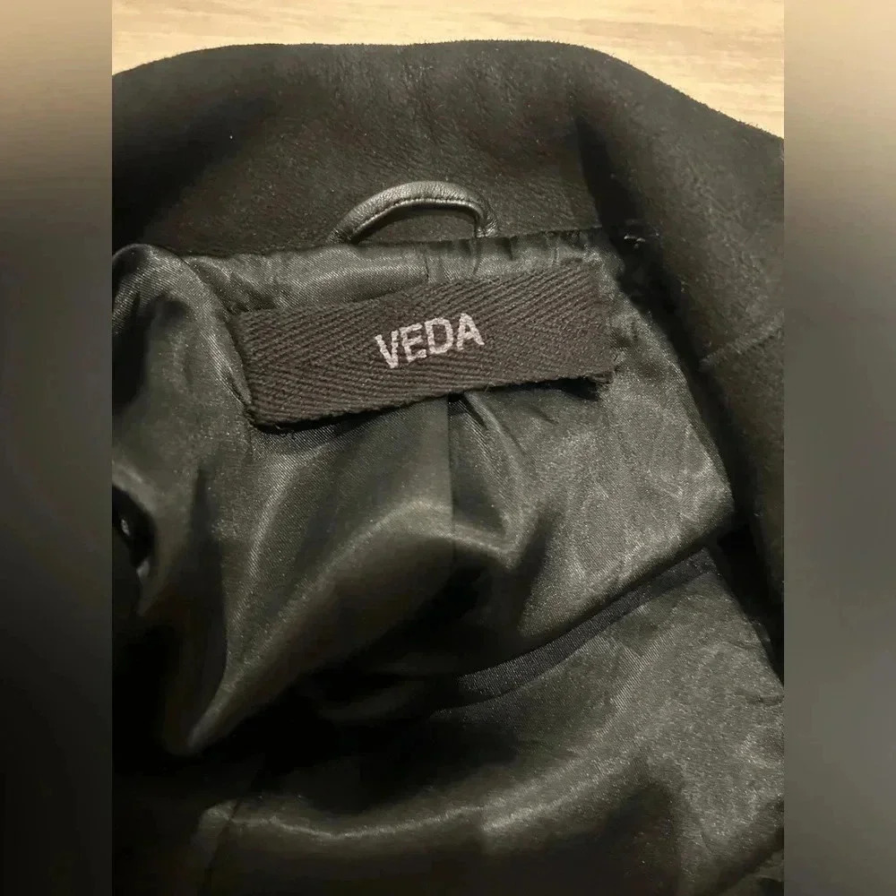 VEDA 100% Leather and Shearling Black Vest / Size Small / - Picture 7 of 10